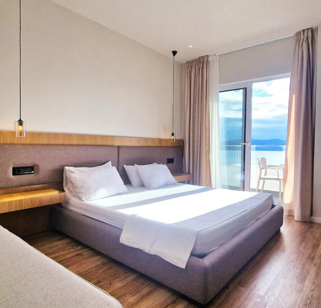 Sunset Shoreline Saranda - Sea View - Free Private Parking - Pool 4*,  Albania