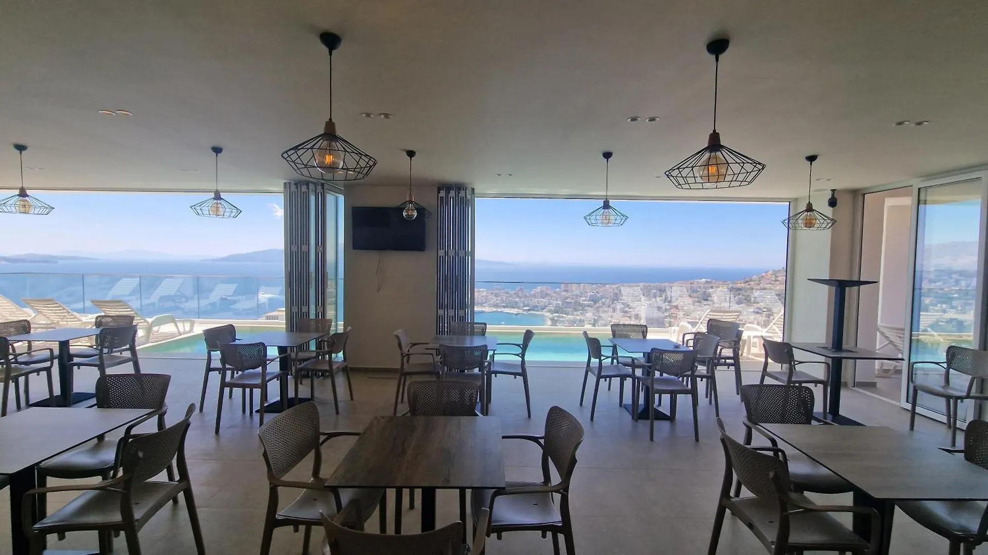 Sunset Shoreline Saranda - Sea View - Free Private Parking - Pool