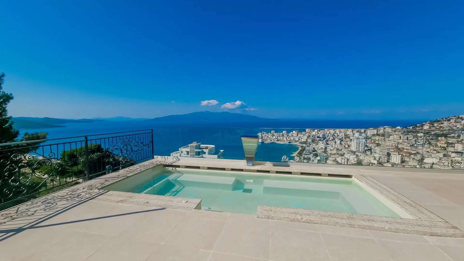 Sunset Shoreline Saranda - Sea View - Free Private Parking - Pool Hotel