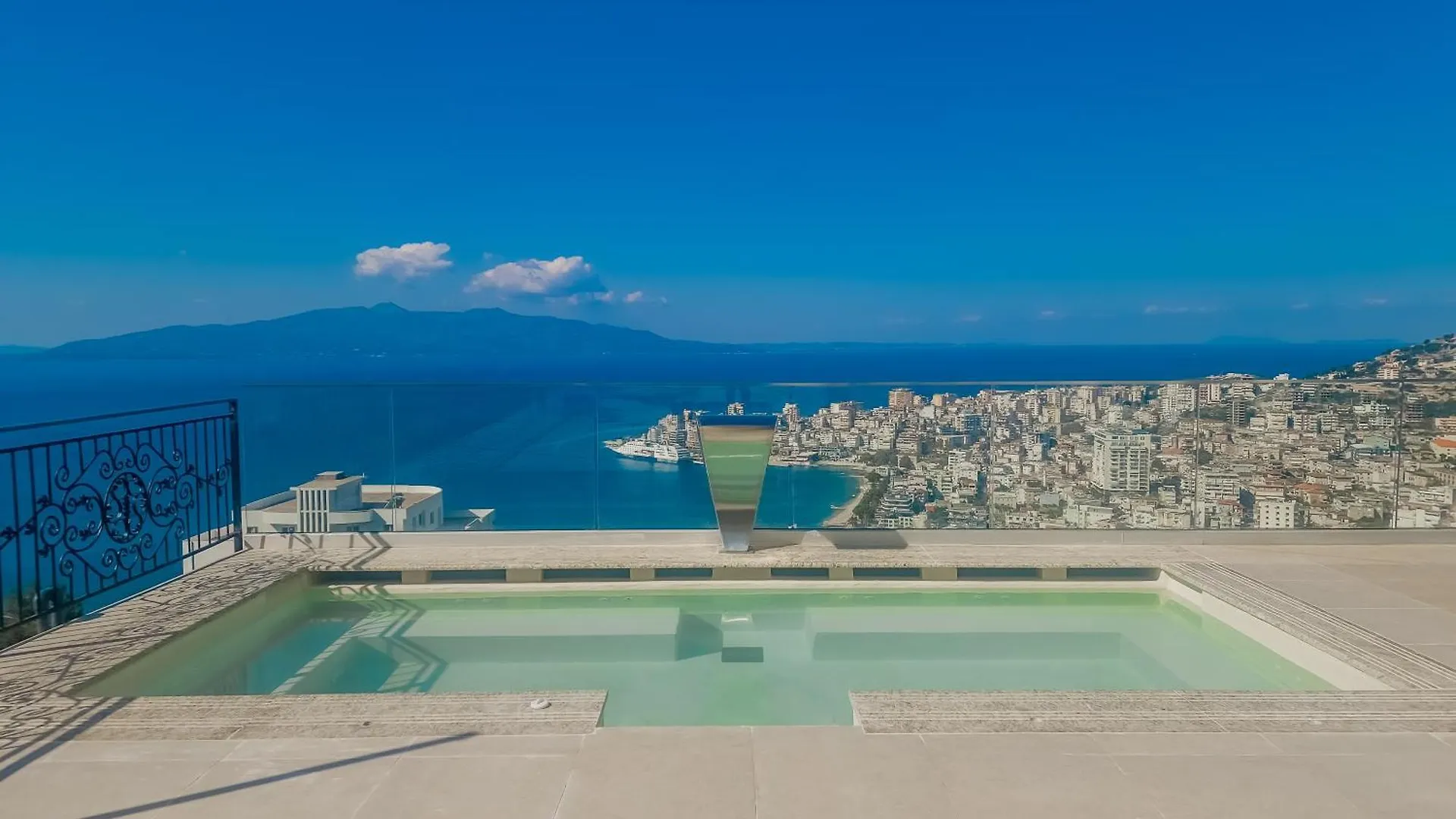 Sunset Shoreline Saranda - Sea View - Free Private Parking - Pool
