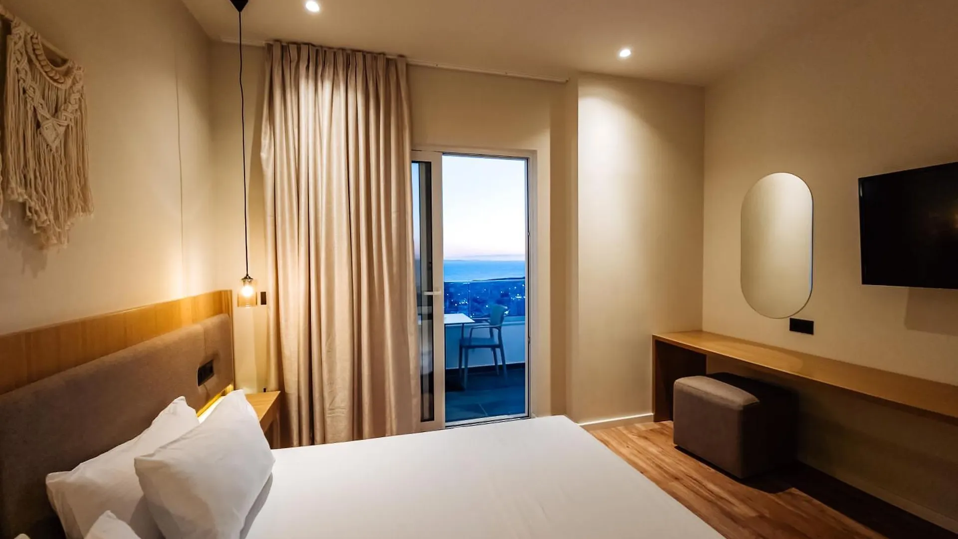 Sunset Shoreline Saranda - Sea View - Free Private Parking - Pool