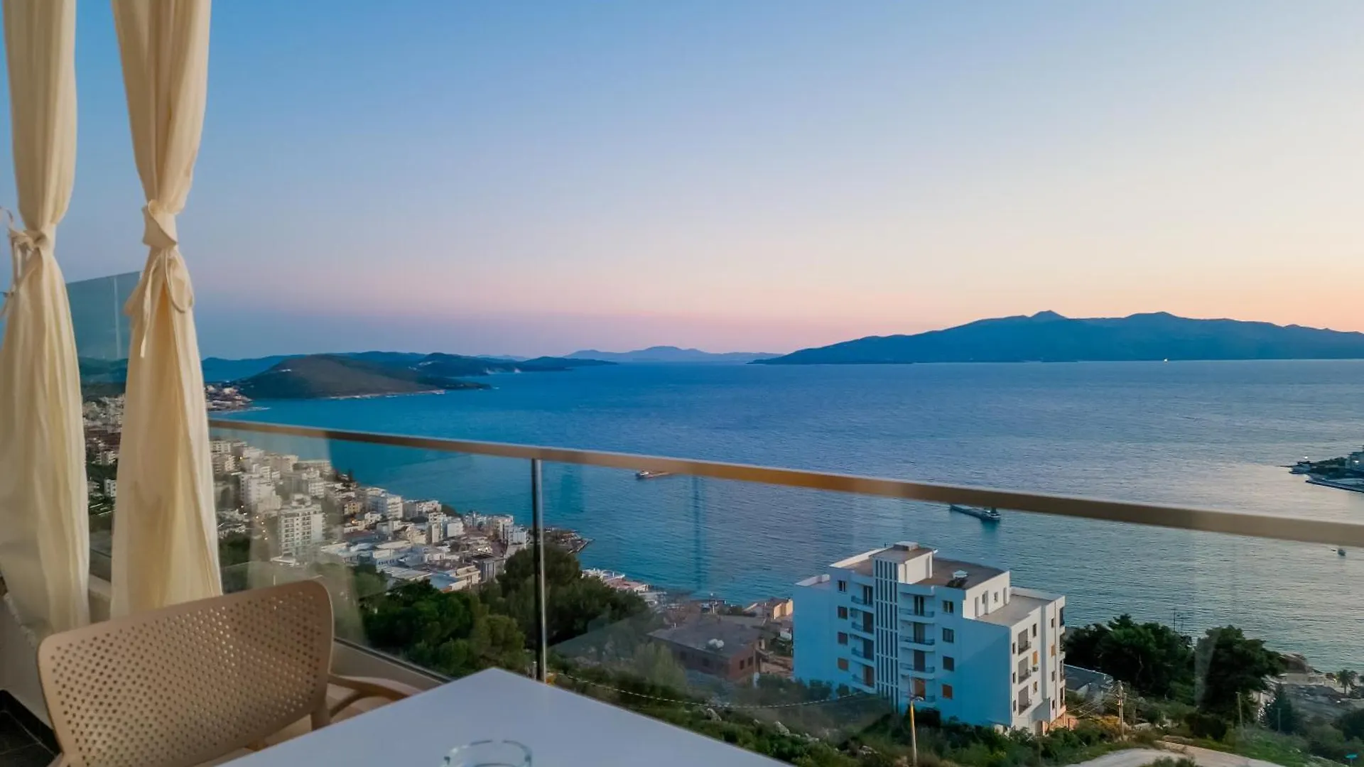 Hotel Sunset Shoreline Saranda - Sea View - Free Private Parking - Pool