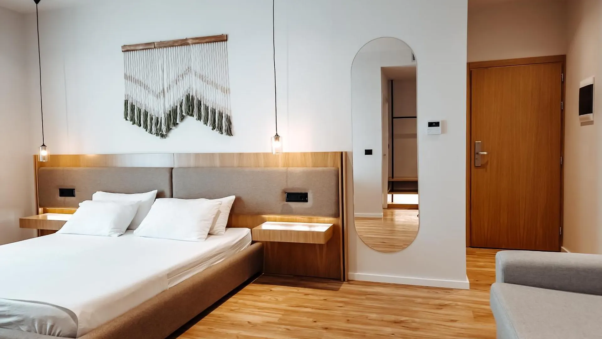 Sunset Shoreline Saranda - Sea View - Free Private Parking - Pool סרנדה
