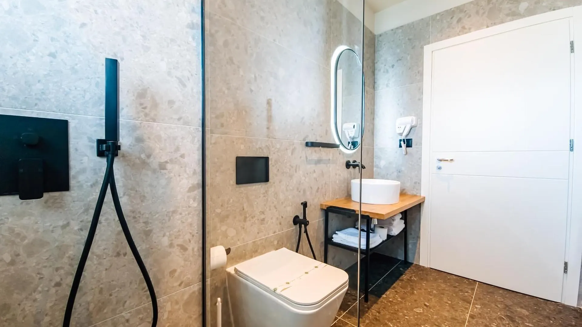 Hotel Sunset Shoreline Saranda - Sea View - Free Private Parking - Pool