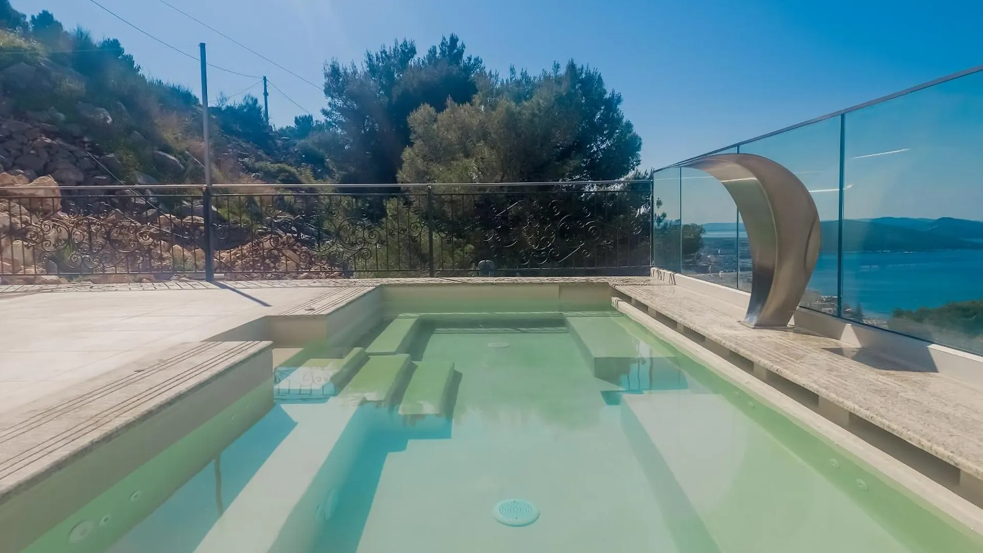 Sunset Shoreline Saranda - Sea View - Free Private Parking - Pool מלון