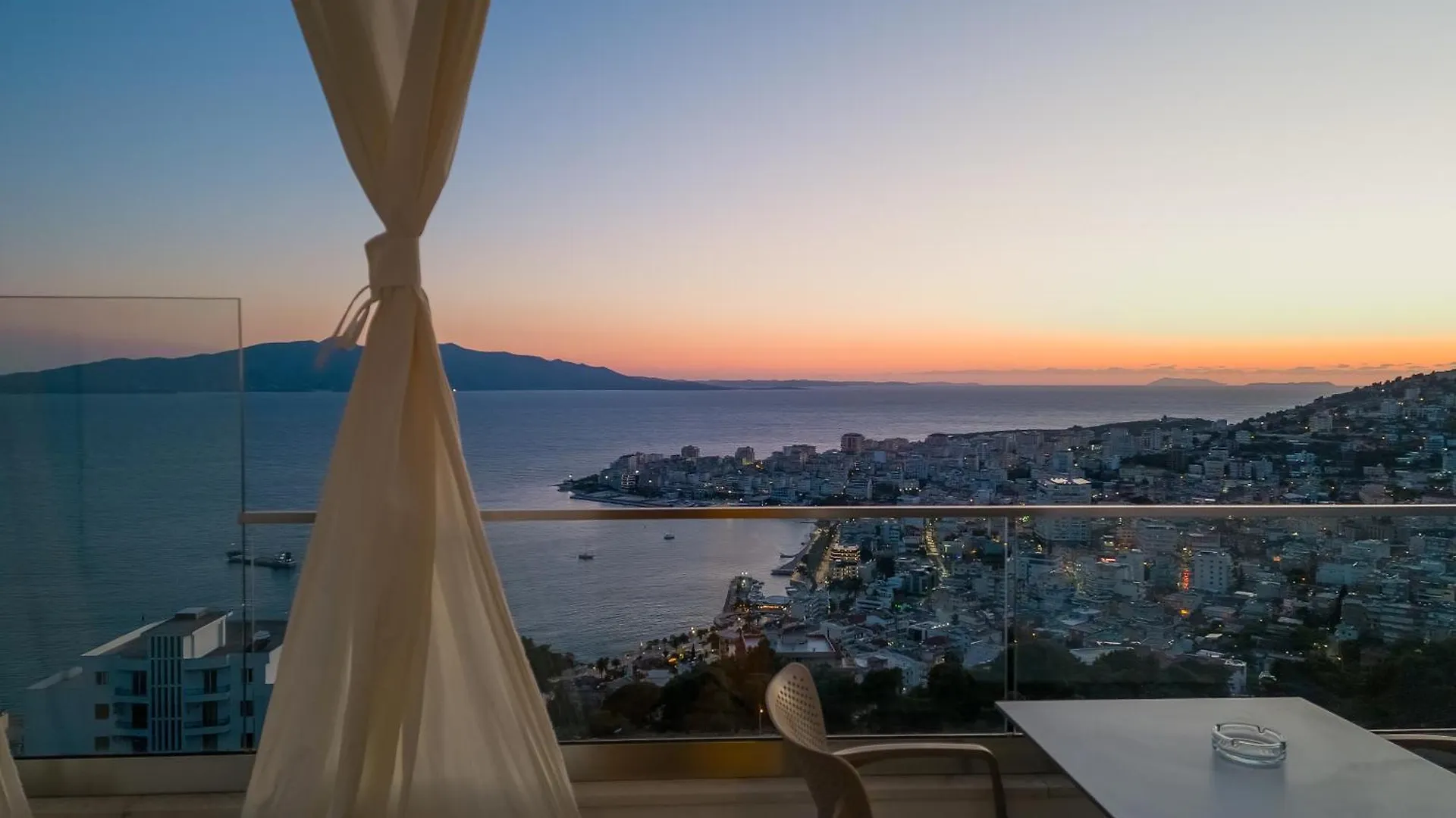 Sunset Shoreline Saranda - Sea View - Free Private Parking - Pool Albania