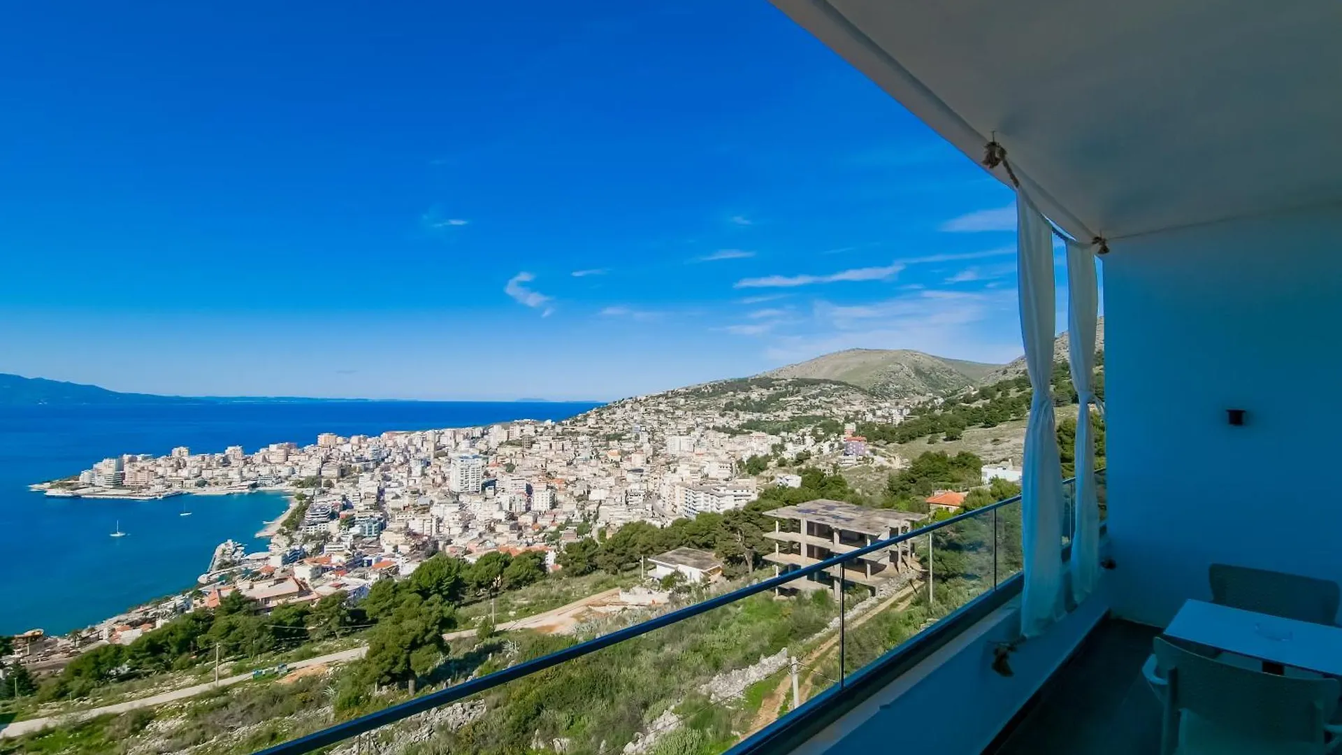 Sunset Shoreline Saranda - Sea View - Free Private Parking - Pool 4*, סרנדה אלבניה