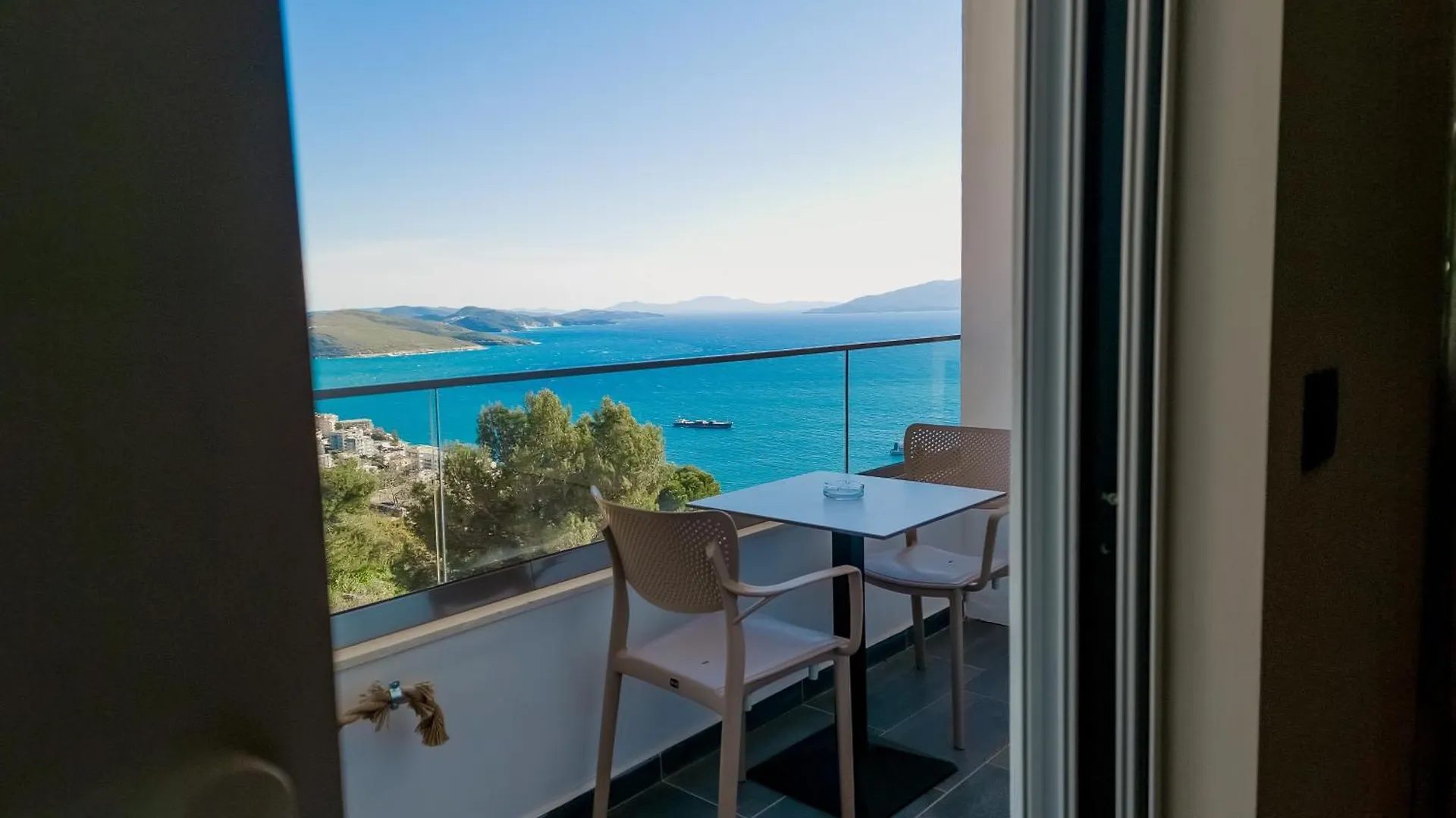 Sunset Shoreline Saranda - Sea View - Free Private Parking - Pool