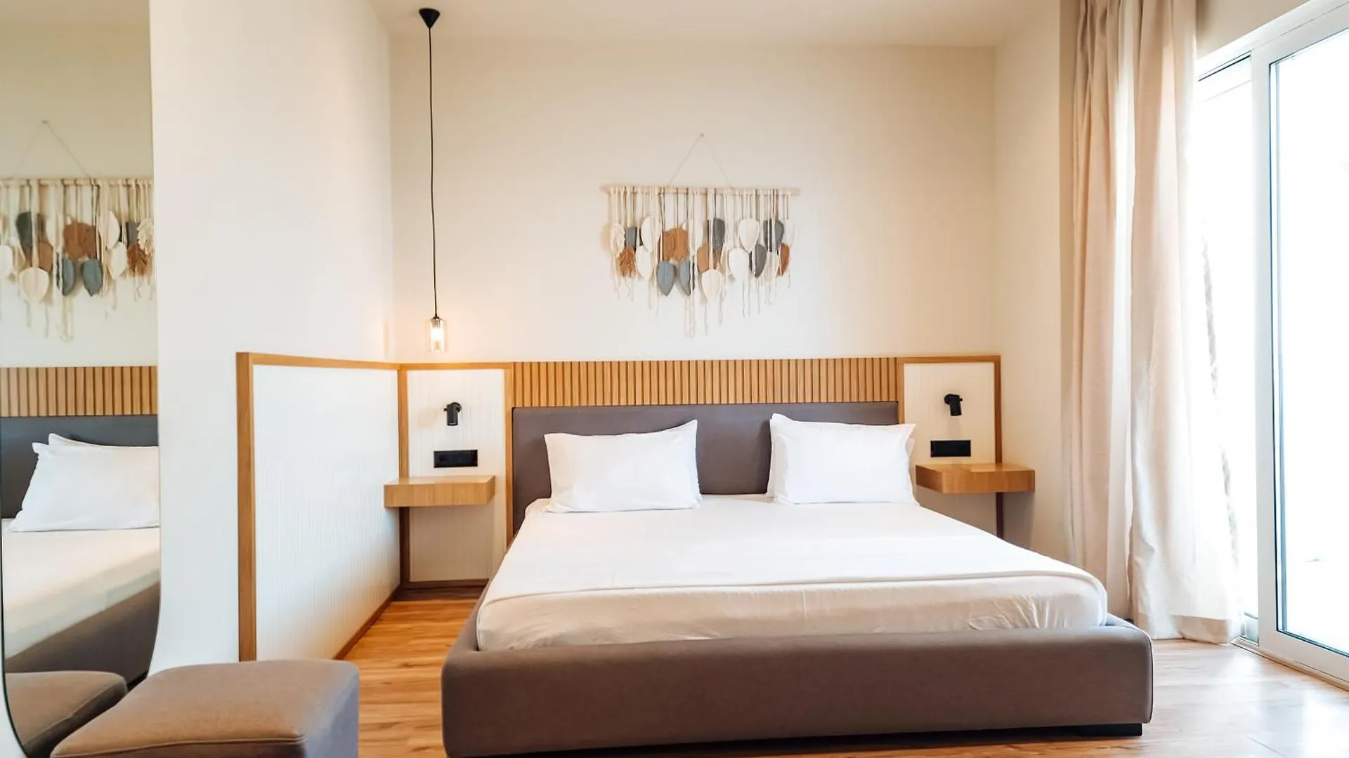 Sunset Shoreline Saranda - Sea View - Free Private Parking - Pool