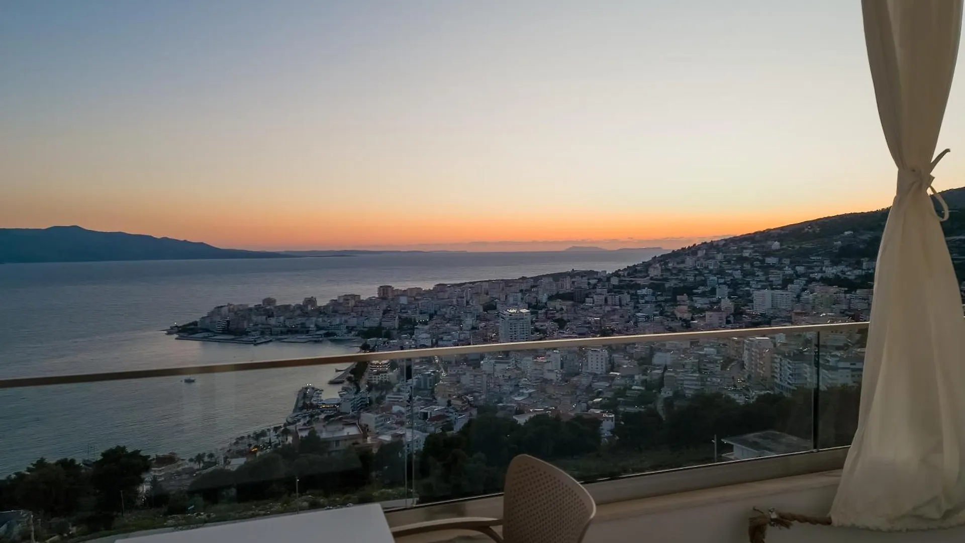 Sunset Shoreline Saranda - Sea View - Free Private Parking - Pool