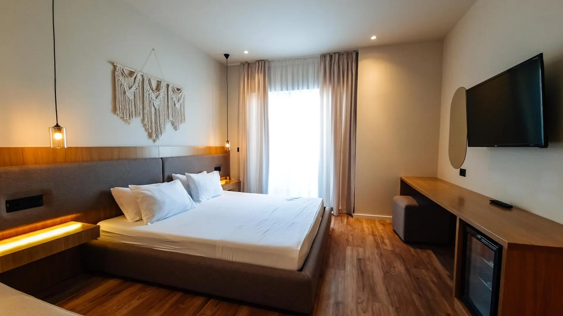 Hotel Sunset Shoreline Saranda - Sea View - Free Private Parking - Pool