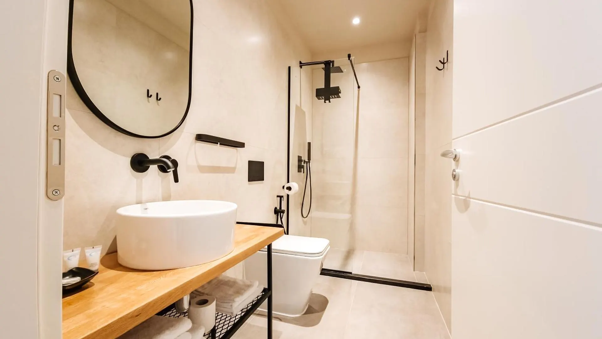 Sunset Shoreline Saranda - Sea View - Free Private Parking - Pool Sarande