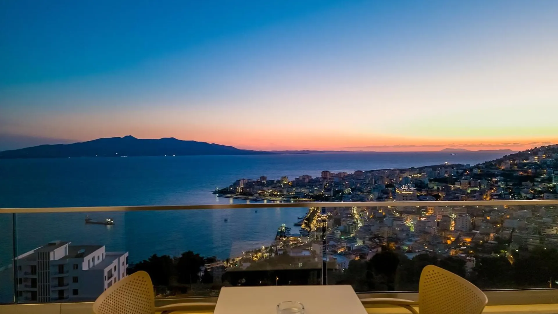 Sunset Shoreline Saranda - Sea View - Free Private Parking - Pool אלבניה