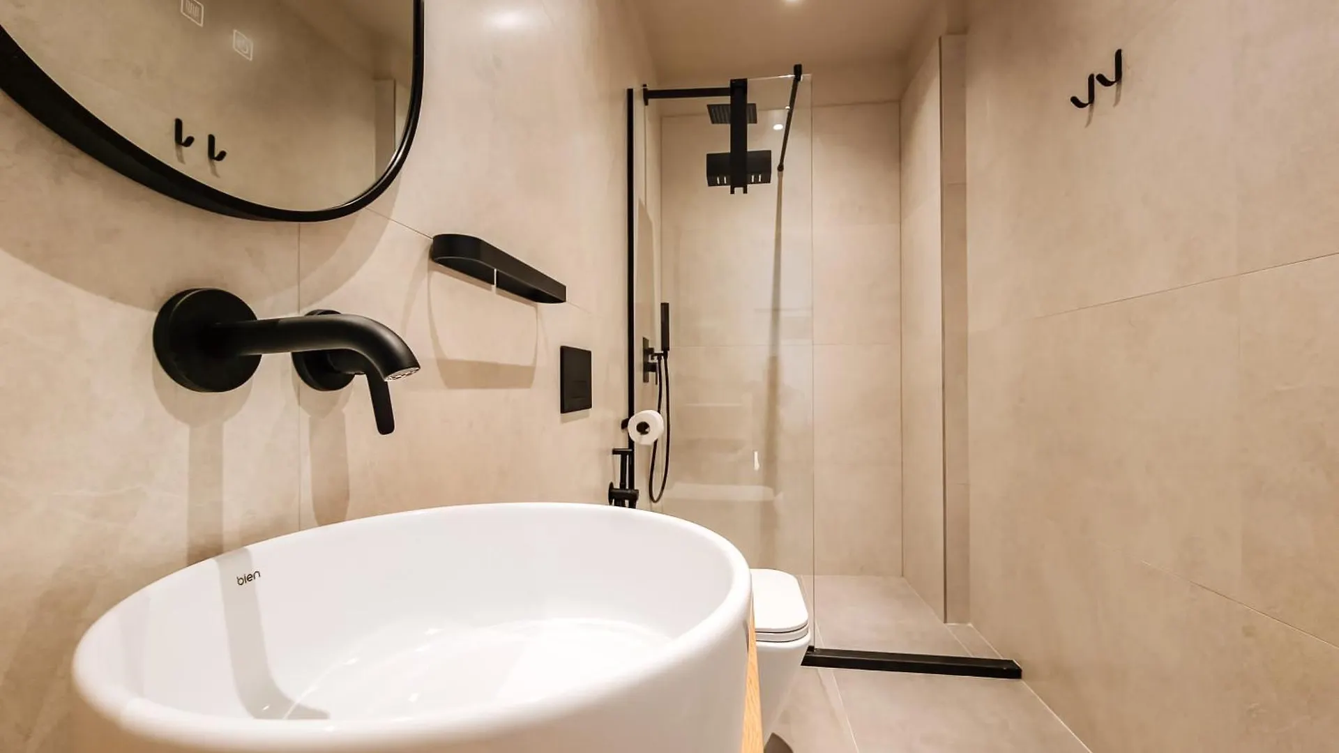 Sunset Shoreline Saranda - Sea View - Free Private Parking - Pool Hotel