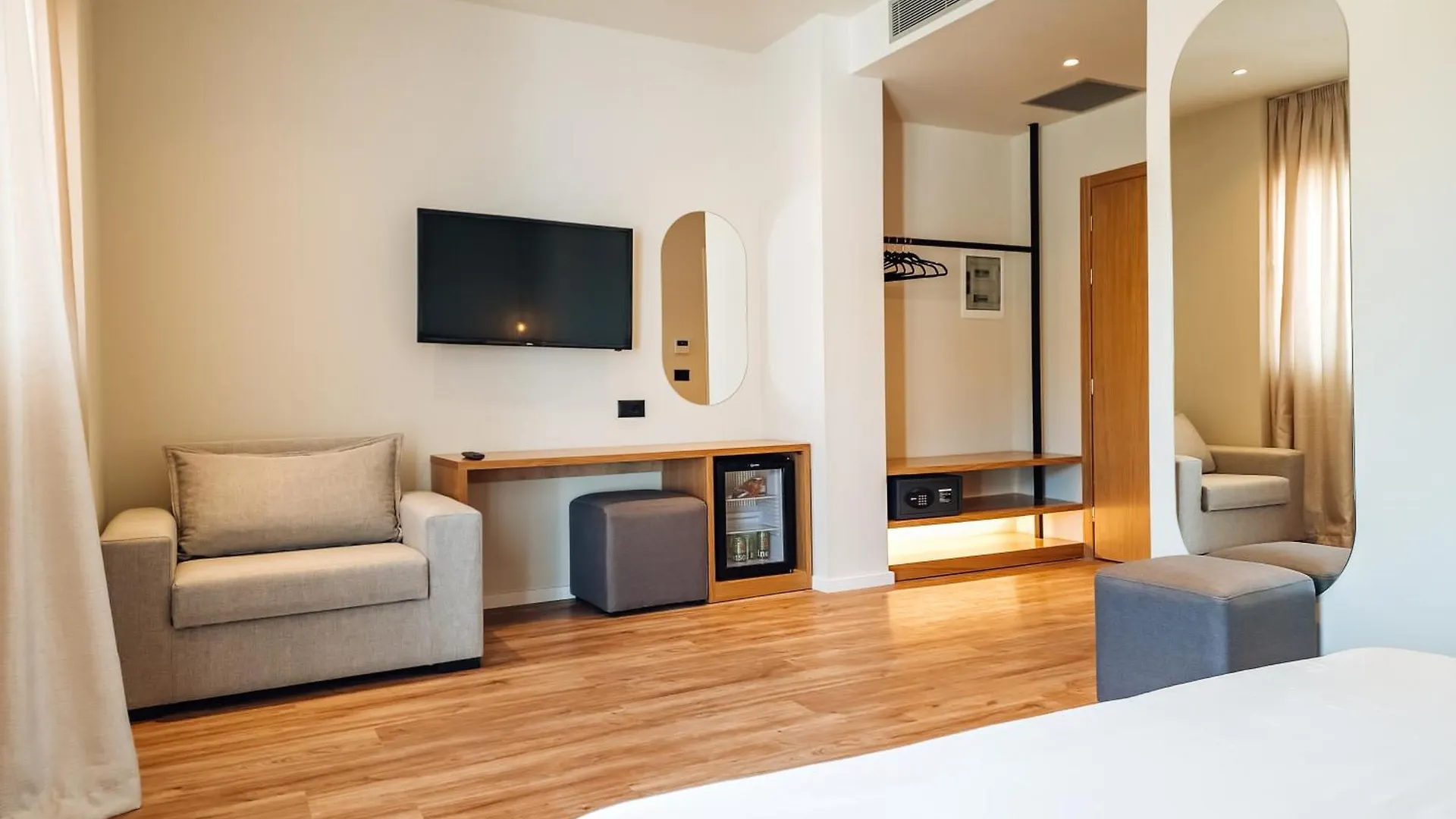 **** מלון Sunset Shoreline Saranda - Sea View - Free Private Parking - Pool אלבניה