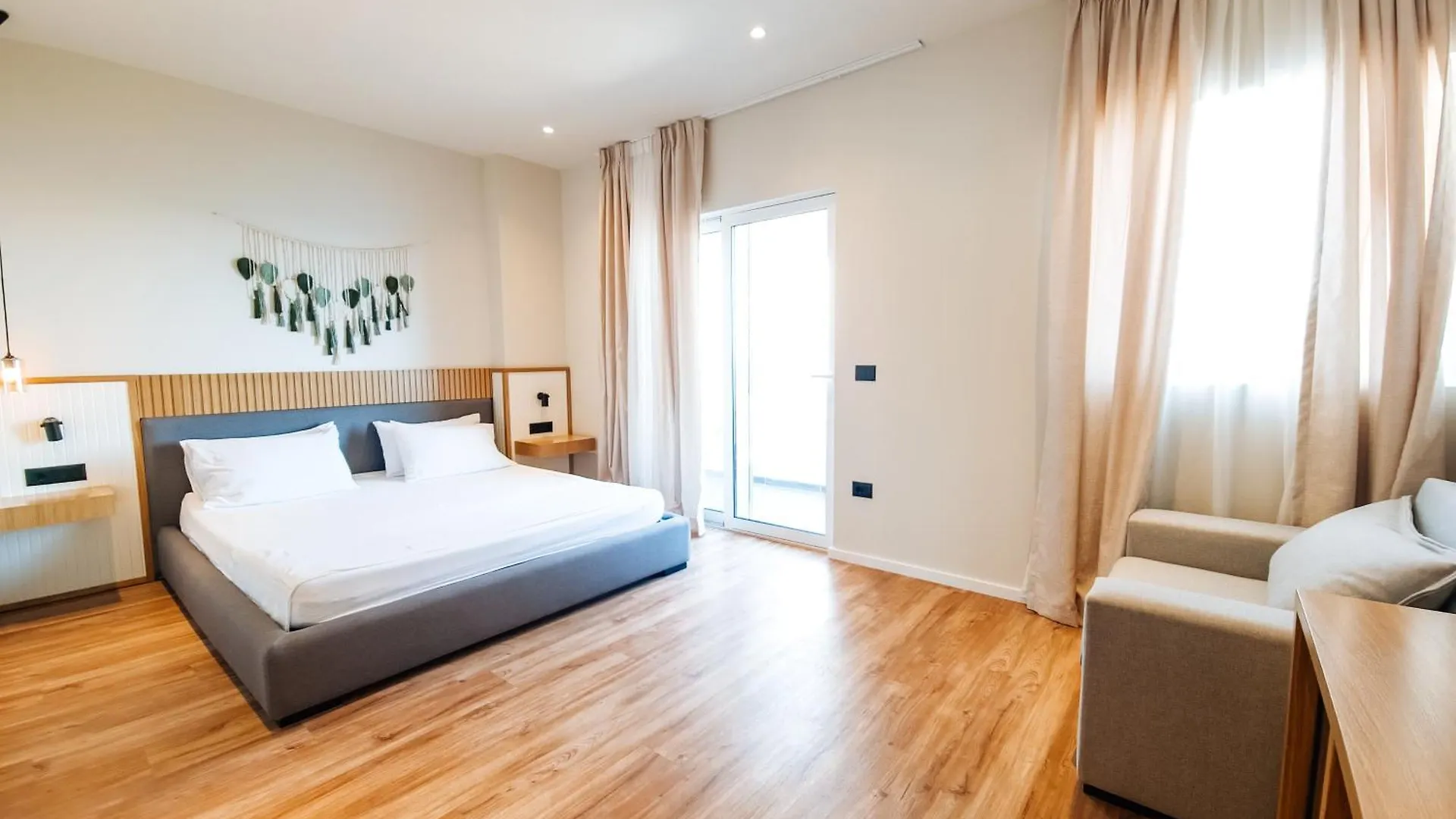 Sunset Shoreline Saranda - Sea View - Free Private Parking - Pool