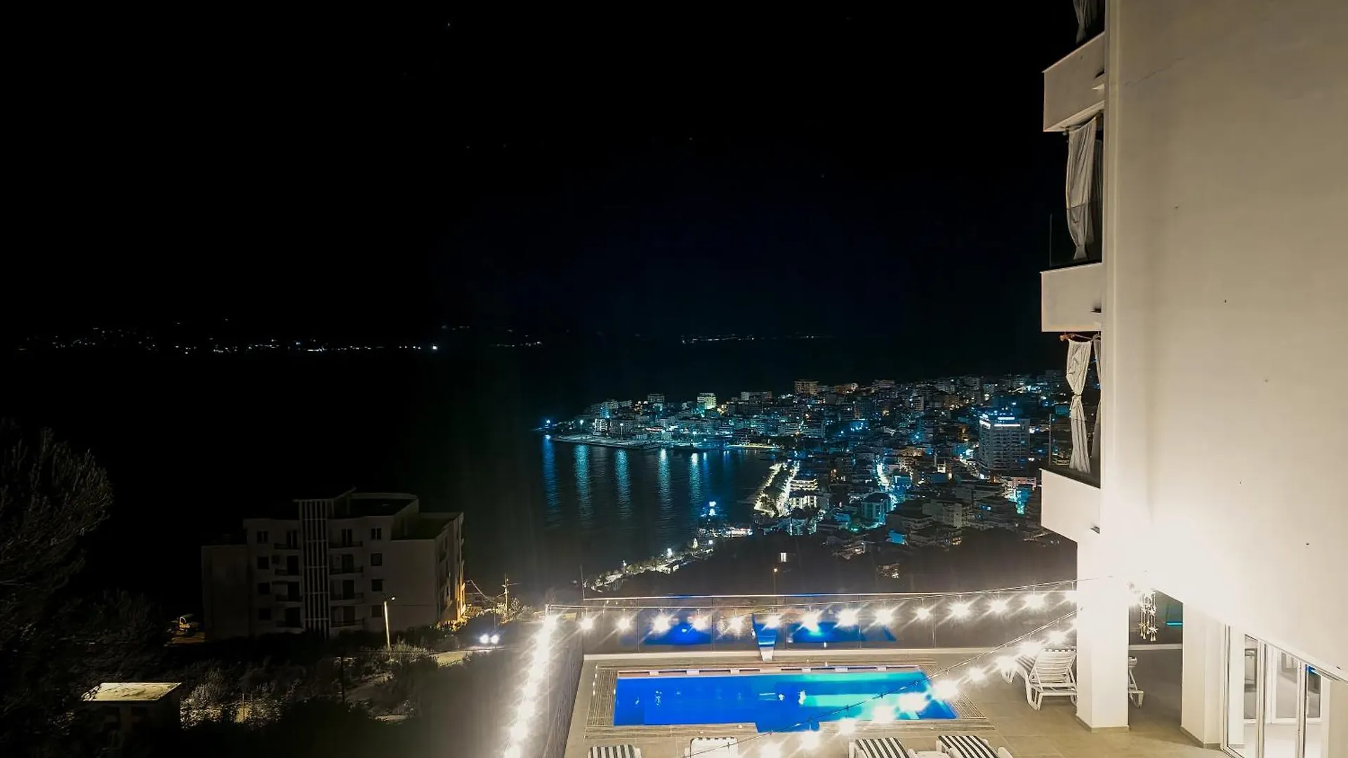 Sunset Shoreline Saranda - Sea View - Free Private Parking - Pool 4*,  Albania