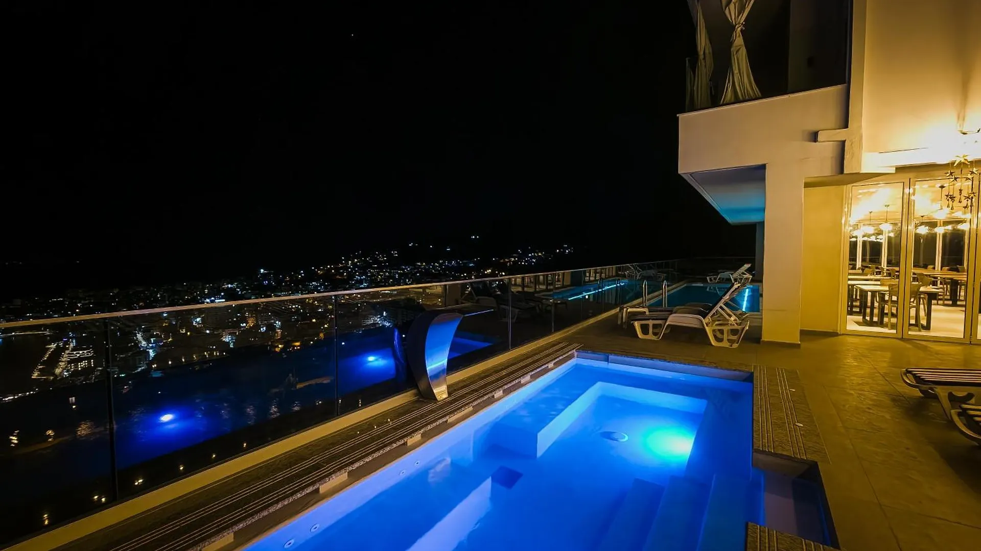 Sunset Shoreline Saranda - Sea View - Free Private Parking - Pool Hotel