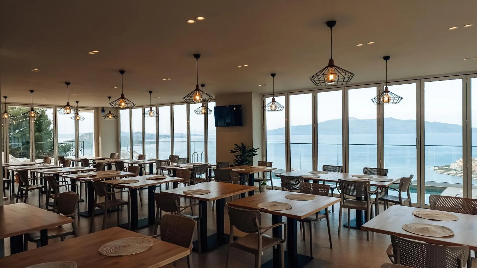 מלון Sunset Shoreline Saranda - Sea View - Free Private Parking - Pool
