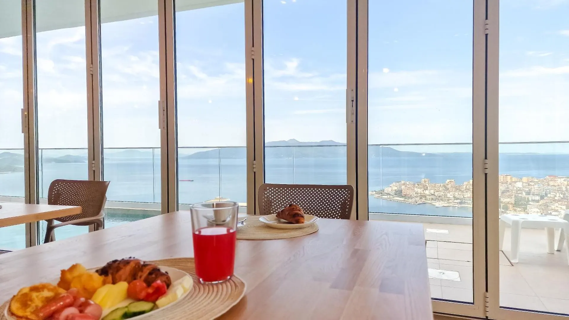 Sunset Shoreline Saranda - Sea View - Free Private Parking - Pool Albania