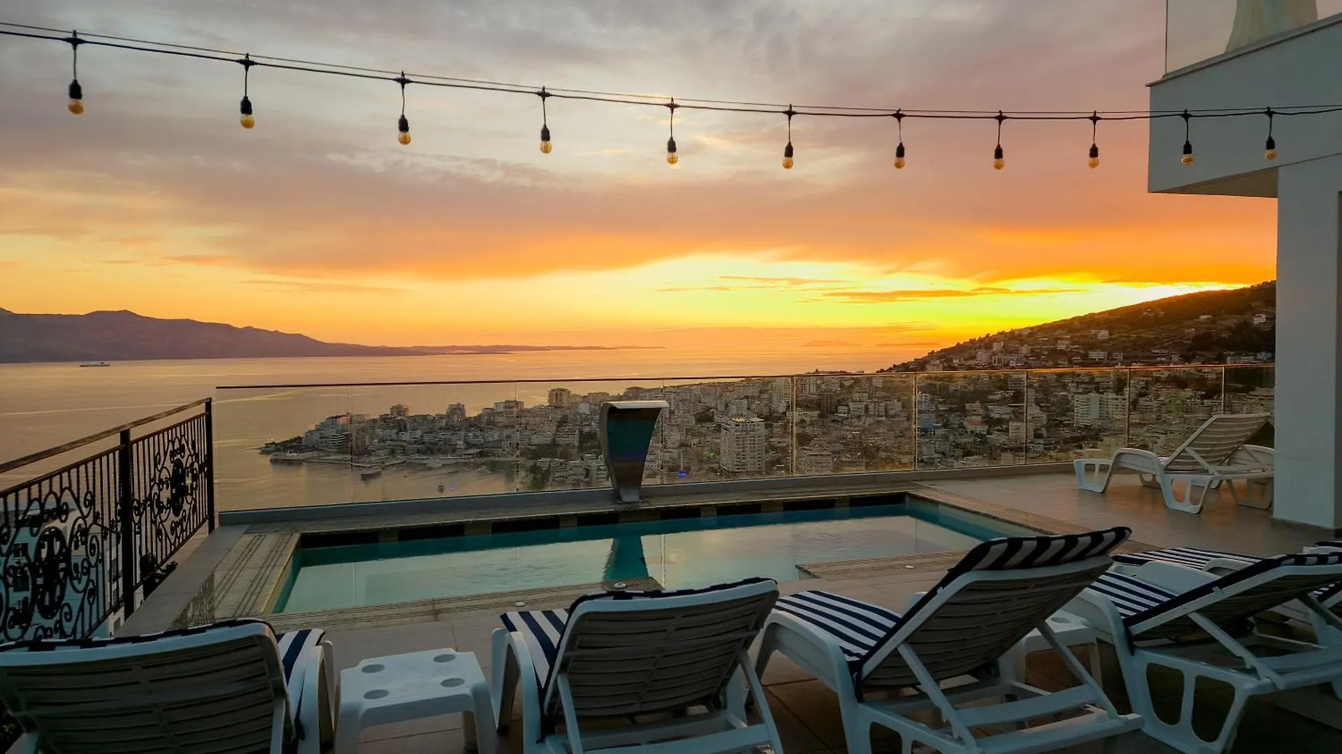 Sunset Shoreline Saranda - Sea View - Free Private Parking - Pool Albania