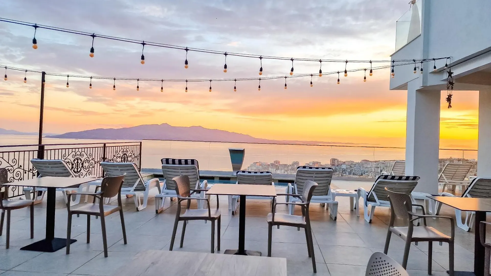 Hotel Sunset Shoreline Saranda - Sea View - Free Private Parking - Pool