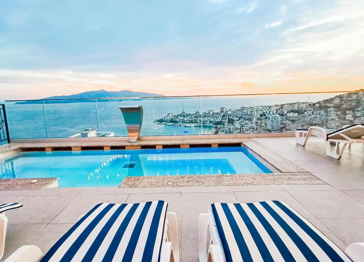 Sunset Shoreline Saranda - Sea View - Free Private Parking - Pool