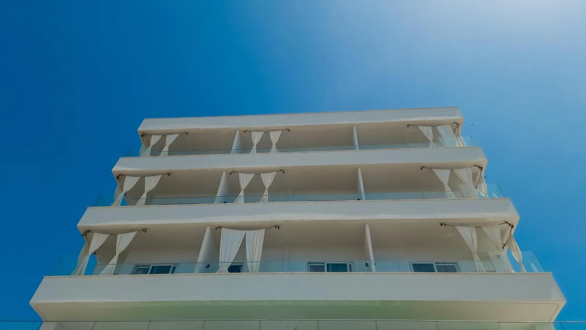 Sunset Shoreline Saranda - Sea View - Free Private Parking - Pool Hotel