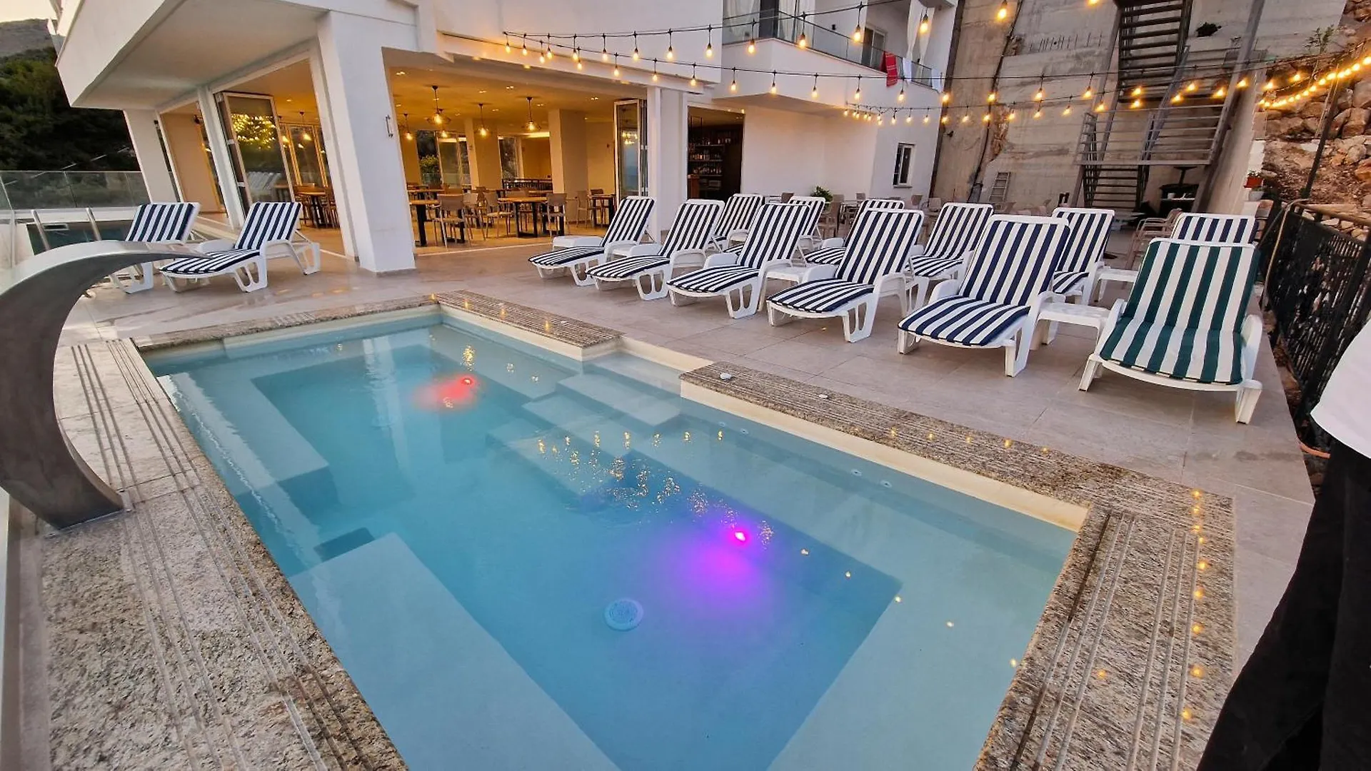 Sunset Shoreline Saranda - Sea View - Free Private Parking - Pool 4*, Sarandë 알바니아