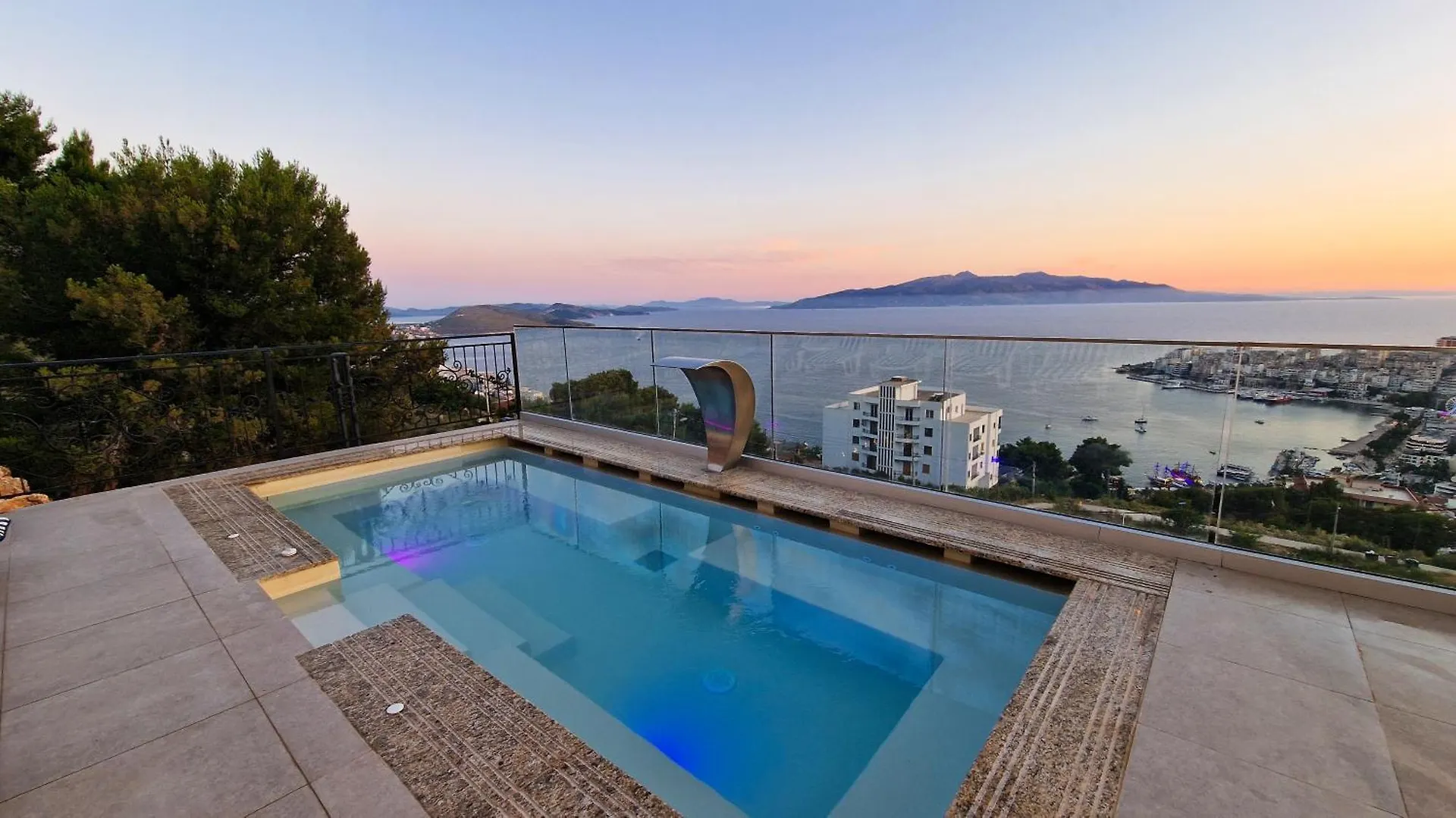 Sunset Shoreline Saranda - Sea View - Free Private Parking - Pool