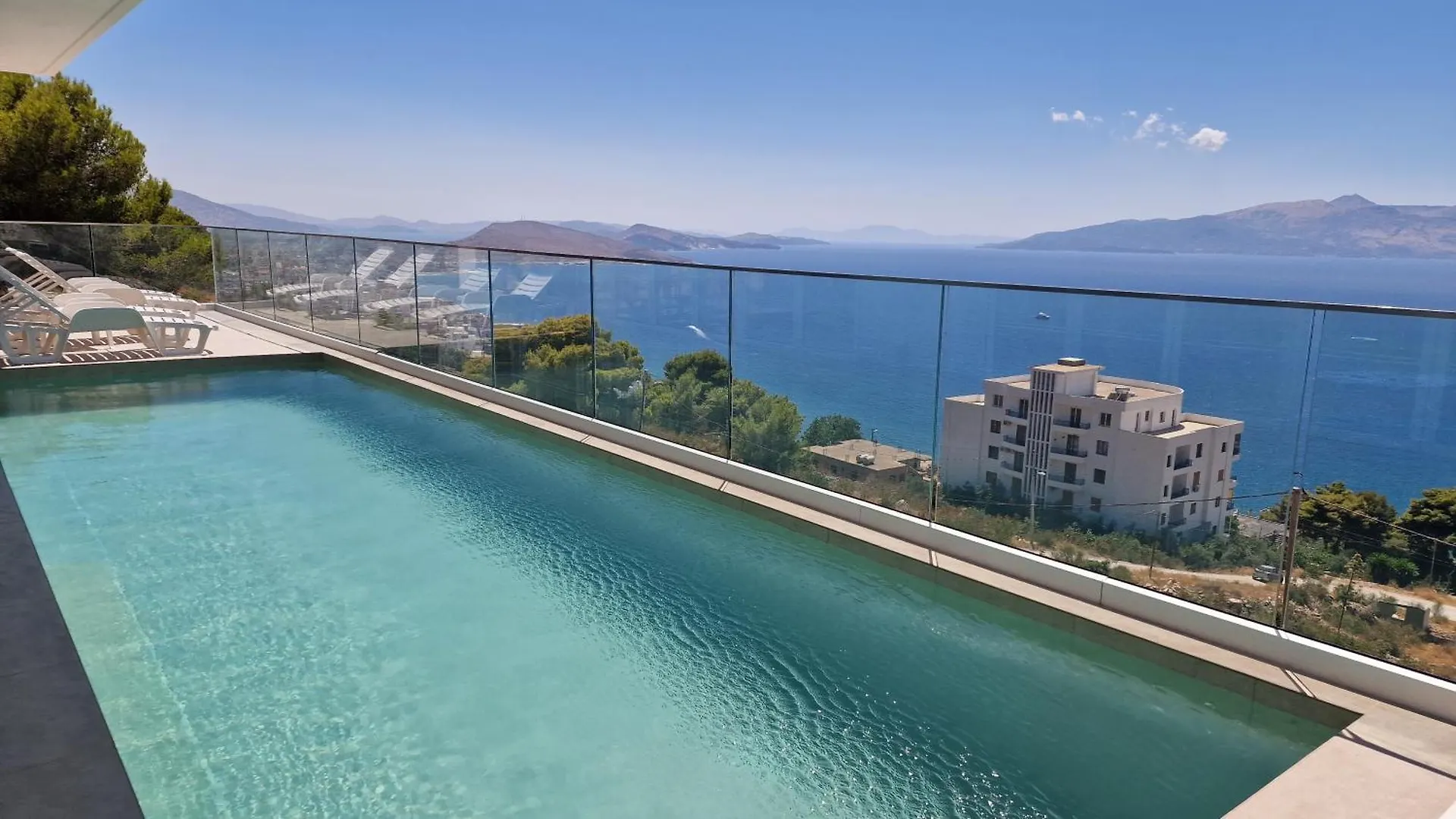 Sunset Shoreline Saranda - Sea View - Free Private Parking - Pool Hotel Sarande
