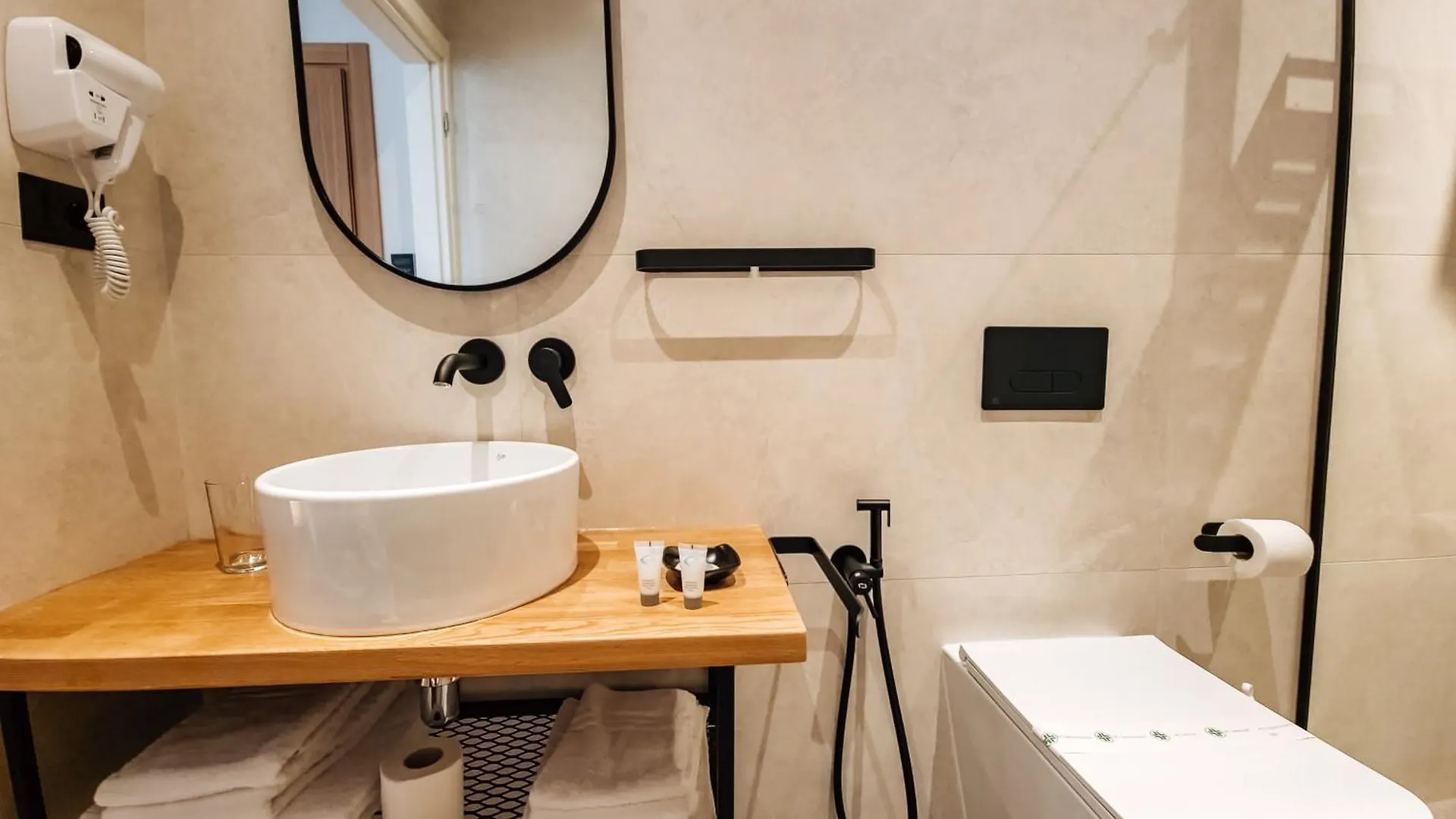 Hotel Sunset Shoreline Saranda - Sea View - Free Private Parking - Pool