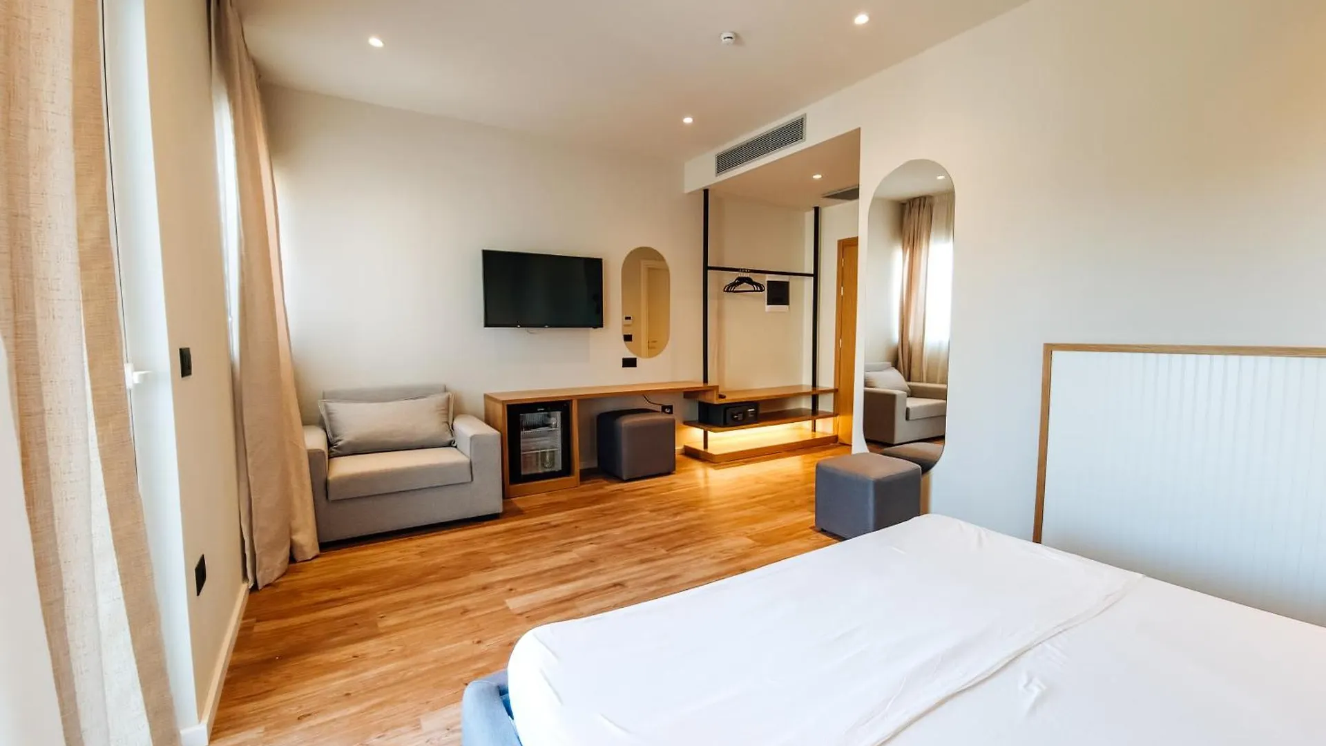 Sunset Shoreline Saranda - Sea View - Free Private Parking - Pool