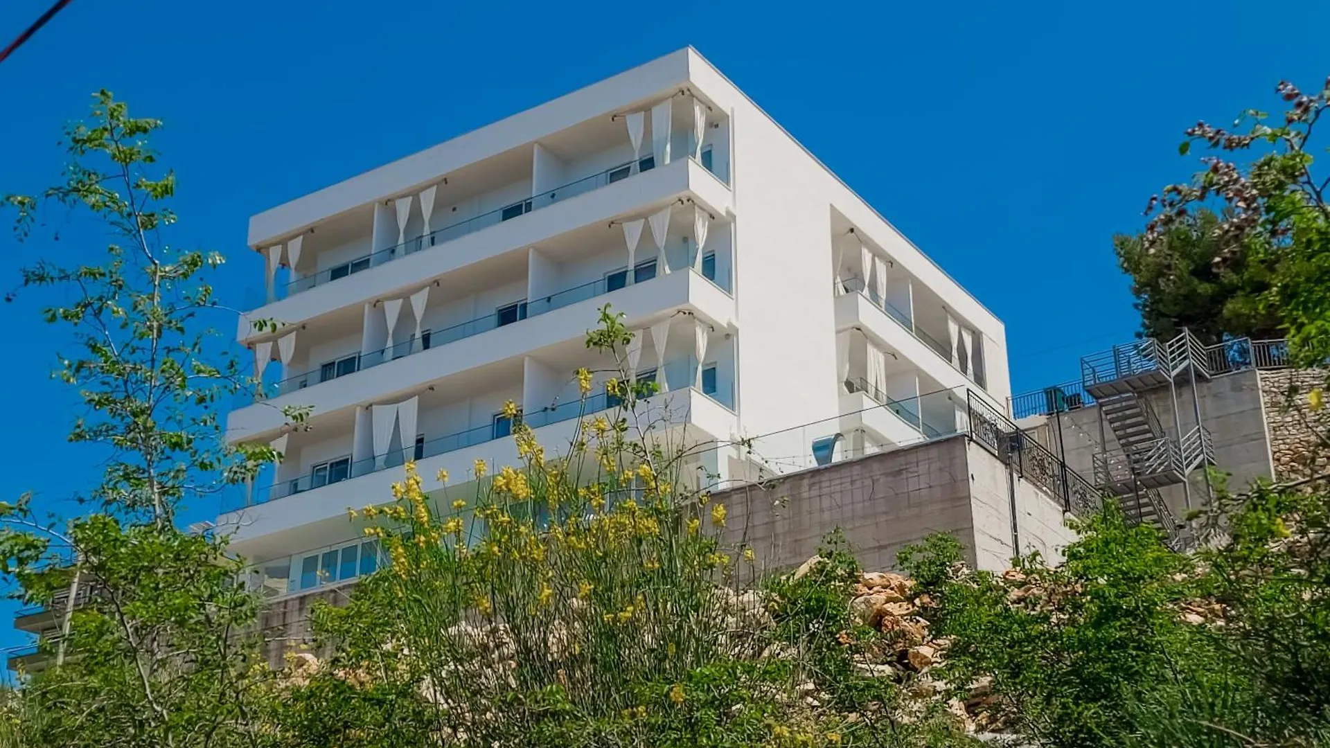 Sunset Shoreline Saranda - Sea View - Free Private Parking - Pool Sarande