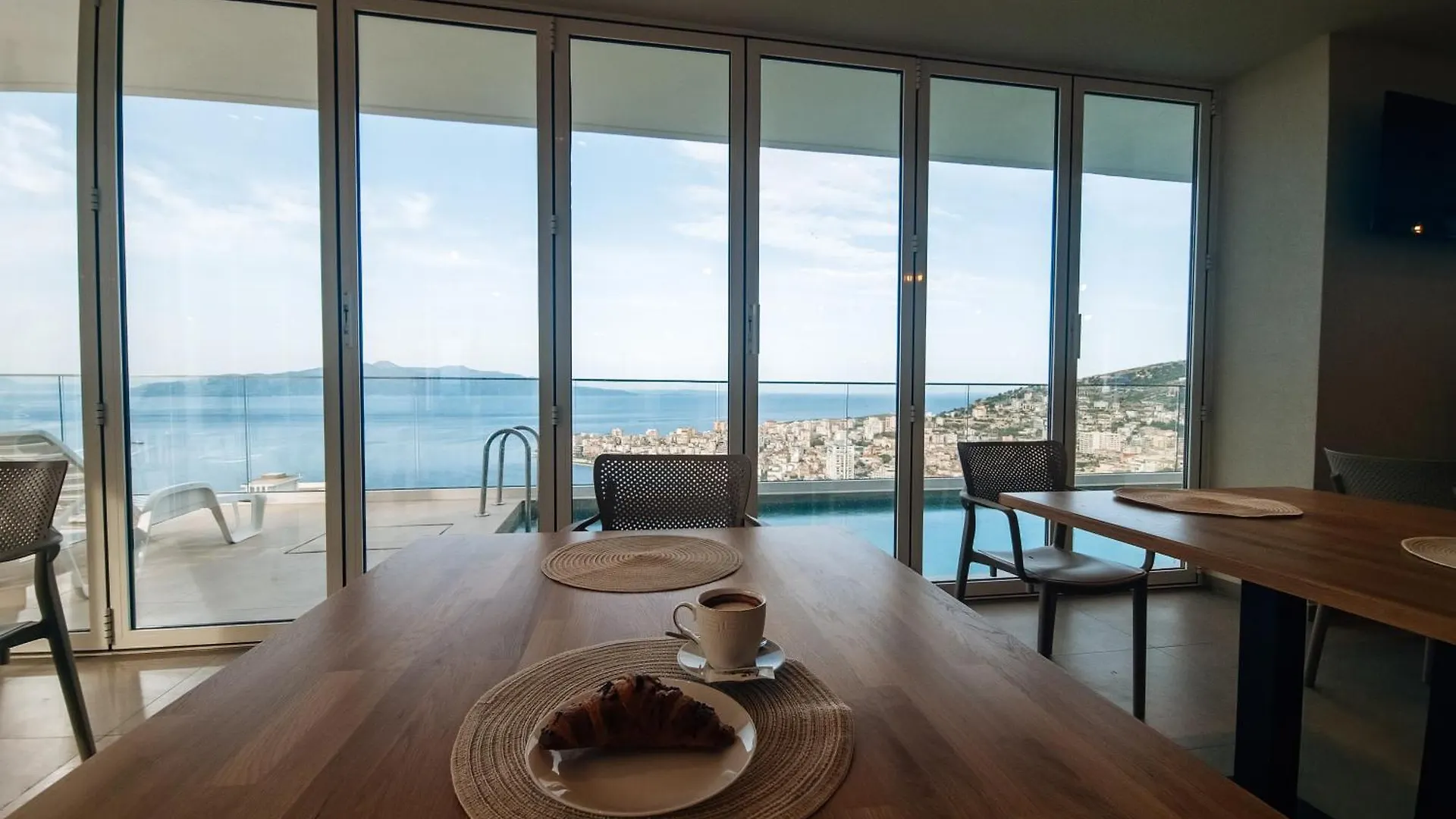 Hotel Sunset Shoreline Saranda - Sea View - Free Private Parking - Pool
